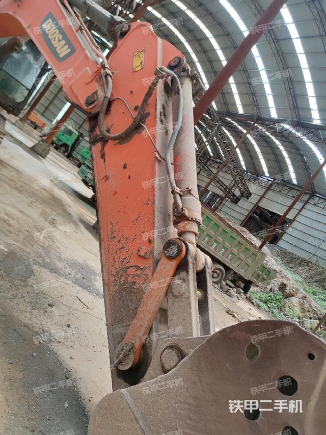 小臂整體右前(工作和回轉(zhuǎn)裝置) 小臂整體右前(工作和回轉(zhuǎn)裝置)