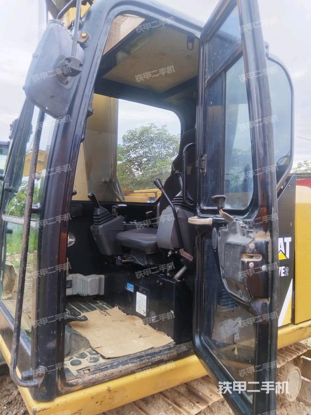 駕駛室整體(整機外觀) 駕駛室整體(整機外觀)