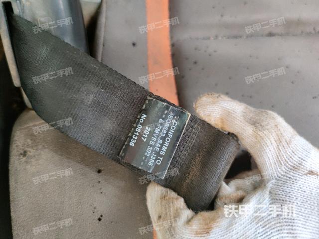 行走控制手柄和踏板?俯拍(駕駛室部分) 行走控制手柄和踏板?俯拍(駕駛室部分)