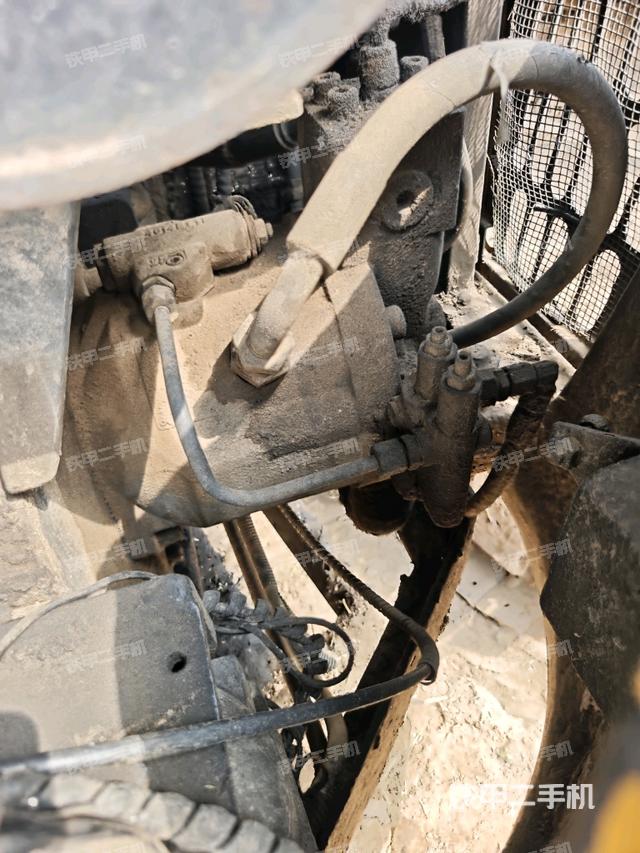 液压泵舱室正面整体(整机外观) 液压泵舱室正面整体(整机外观)