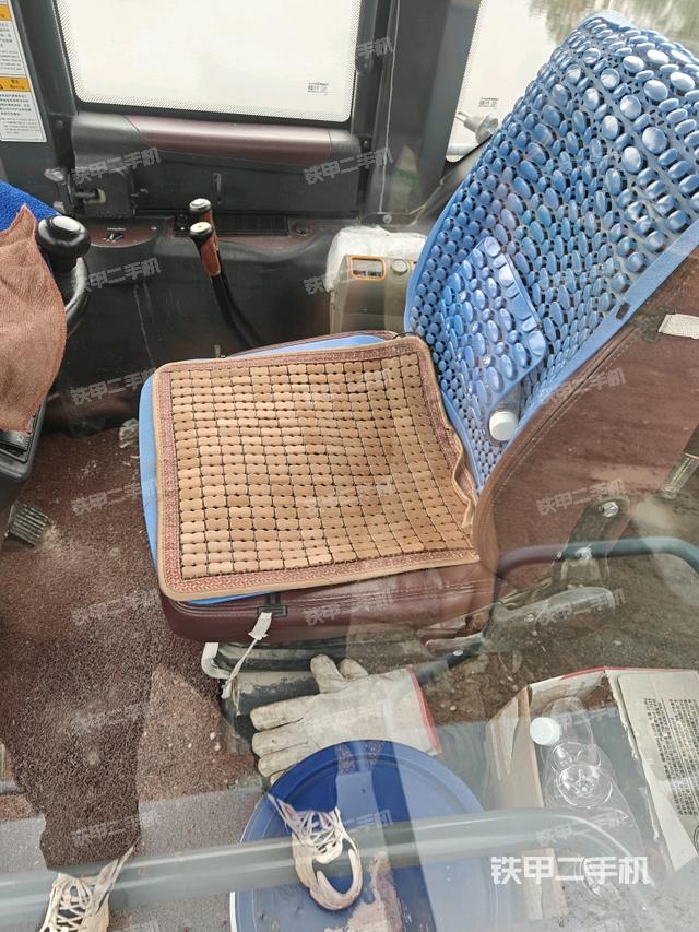 頂棚整體  內(nèi)(駕駛室部分) 頂棚整體  內(nèi)(駕駛室部分)