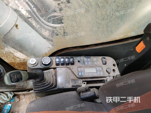 座椅右侧控制台/钥匙门/油门/含右手柄（驾驶室部分）