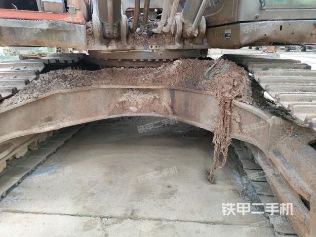轉(zhuǎn)盤(pán)和下車架正前(工作和回轉(zhuǎn)裝置) 轉(zhuǎn)盤(pán)和下車架正前(工作和回轉(zhuǎn)裝置)
