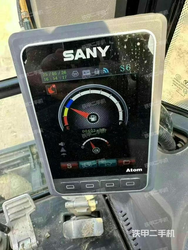 驾驶室整体(整机外观) 驾驶室整体(整机外观)