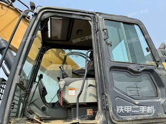 驾驶室整体(整机外观) 驾驶室整体(整机外观)