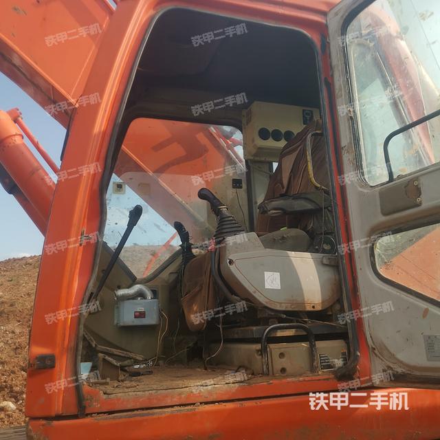 驾驶室整体(整机外观) 驾驶室整体(整机外观)