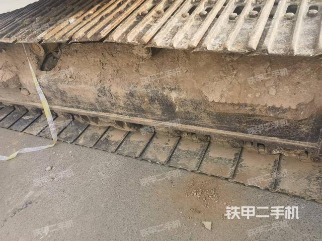 卡特彼勒318D液压挖掘机的设备实拍-第3张实拍照片