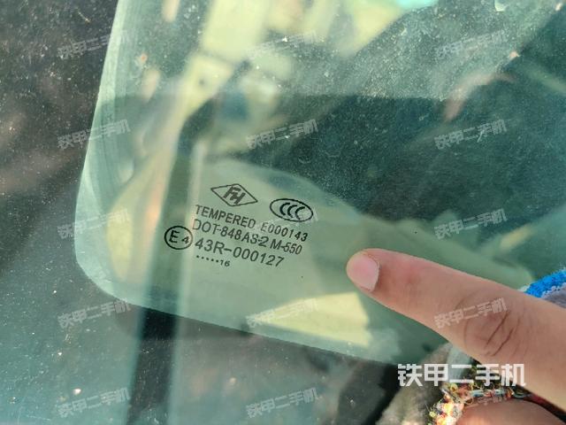 左后方玻璃角標(biāo)(駕駛室部分) 左后方玻璃角標(biāo)(駕駛室部分)