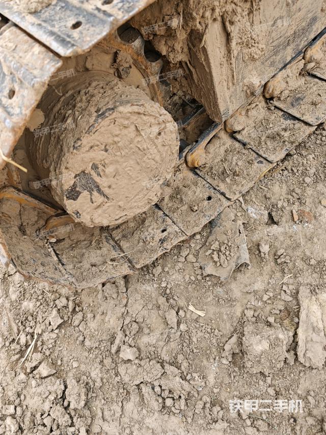 单侧履带整体(整机外观) 单侧履带整体(整机外观)