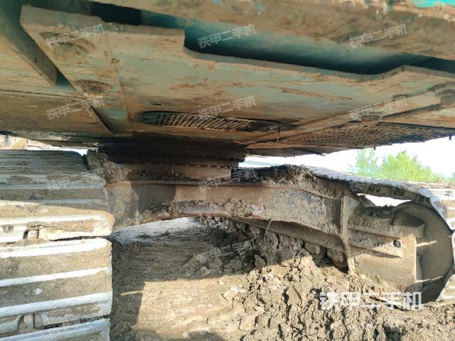 轉(zhuǎn)盤(pán)和下車(chē)架正前(工作和回轉(zhuǎn)裝置) 轉(zhuǎn)盤(pán)和下車(chē)架正前(工作和回轉(zhuǎn)裝置)