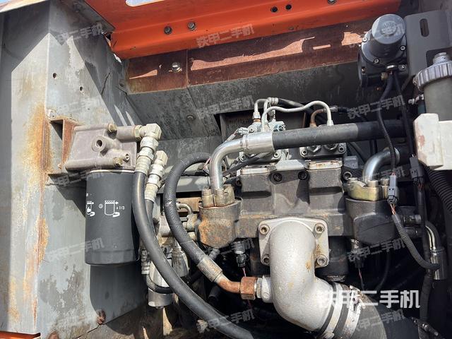 液压泵舱室正面整体(整机外观) 液压泵舱室正面整体(整机外观)