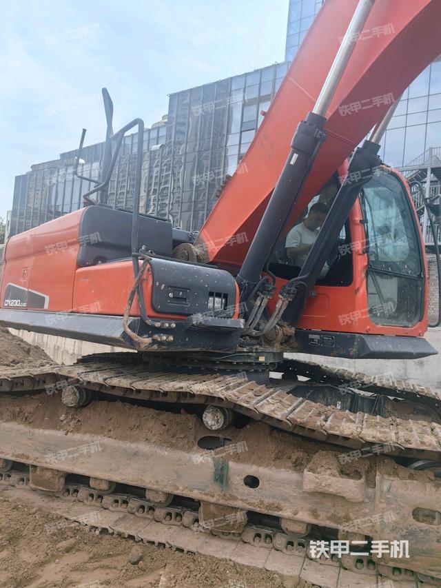 整機右后45°(整機外觀) 整機右后45°(整機外觀)