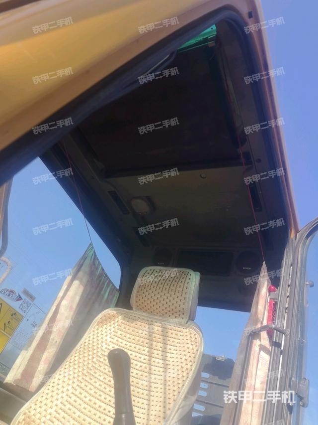 顶棚整体(驾驶室部分) 顶棚整体(驾驶室部分)