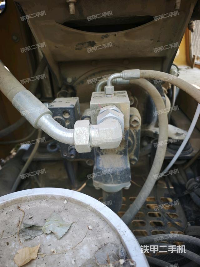 液压泵舱室正面整体(整机外观) 液压泵舱室正面整体(整机外观)