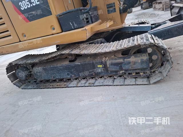 驾驶室顶部(整机外观) 驾驶室顶部(整机外观)