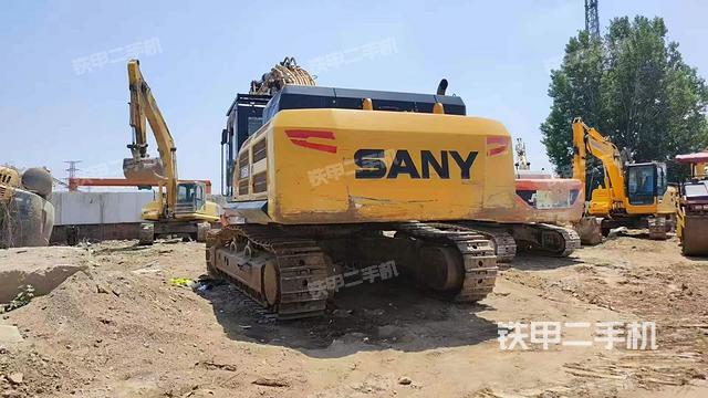 驾驶室顶部(整机外观) 驾驶室顶部(整机外观)