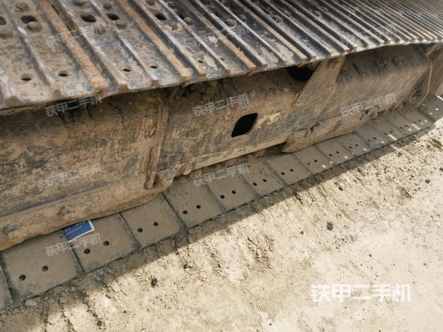 单侧履带整体(整机外观) 单侧履带整体(整机外观)