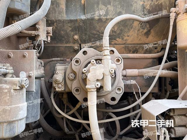 液壓泵艙室正面整體(整機(jī)外觀) 液壓泵艙室正面整體(整機(jī)外觀)