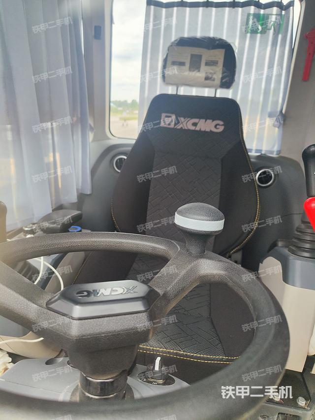 驾驶室整体（整机外观）