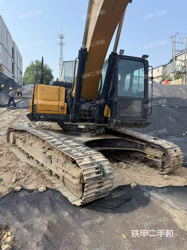 單側(cè)履帶整體(整機外觀) 單側(cè)履帶整體(整機外觀)