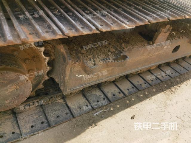 单侧履带整体(整机外观) 单侧履带整体(整机外观)