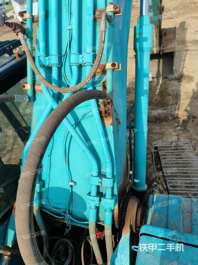 大臂背部俯視(工作和回轉(zhuǎn)裝置) 大臂背部俯視(工作和回轉(zhuǎn)裝置)