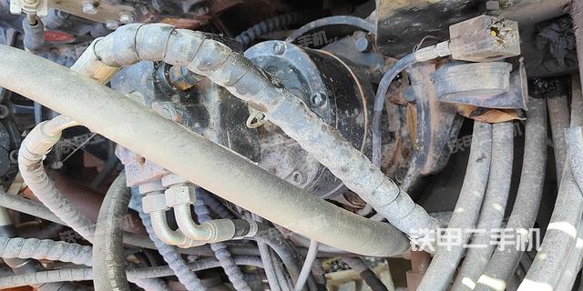 回转马达和主控阀（整机外观）