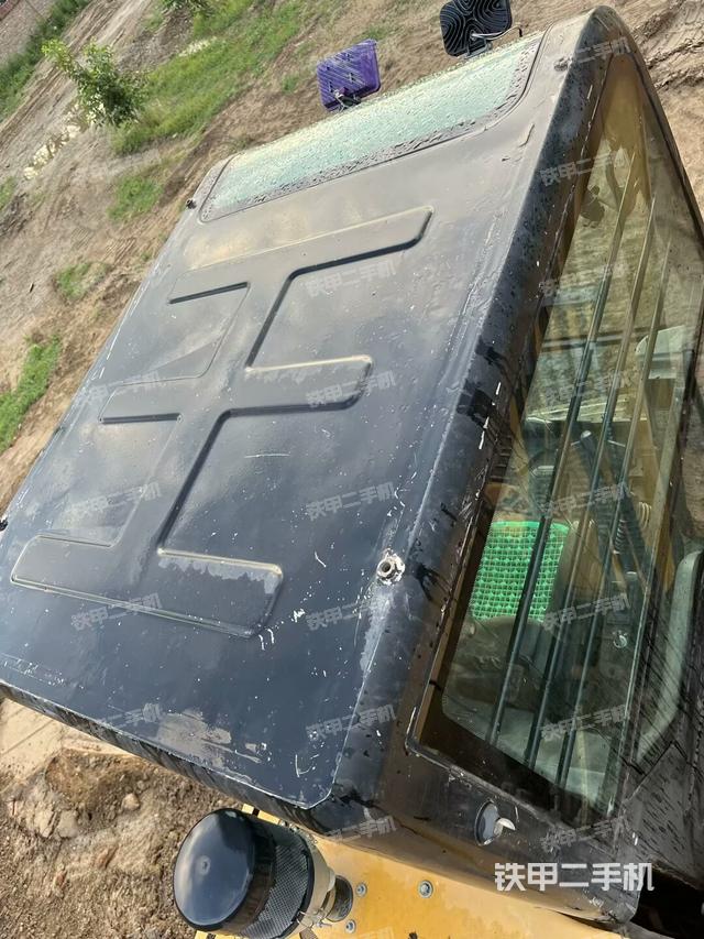 驾驶室顶部(整机外观) 驾驶室顶部(整机外观)