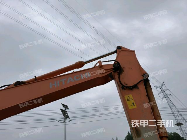 大臂油缸整体 竖拍（工作和回转装置）