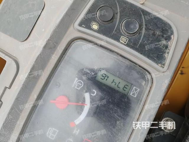 驾驶室顶部(整机外观) 驾驶室顶部(整机外观)