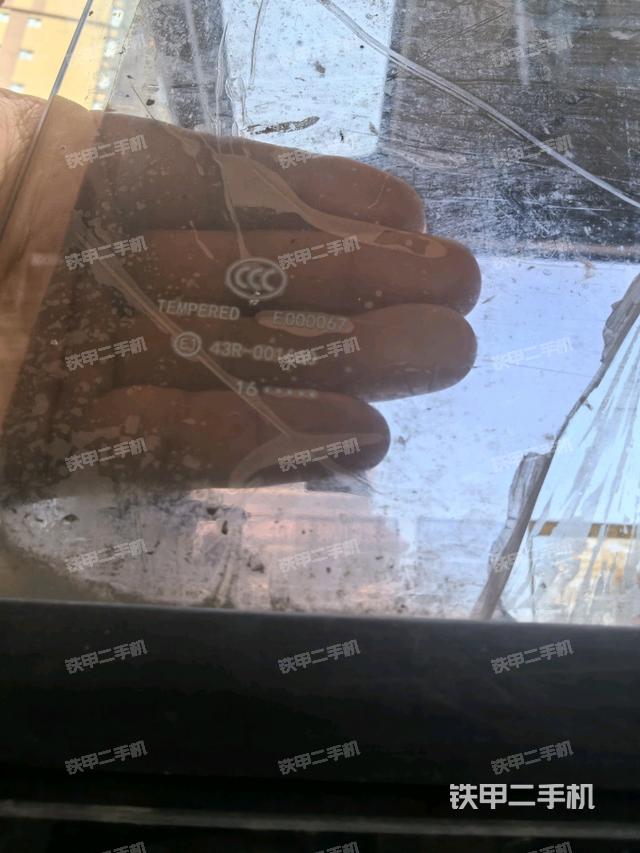 后窗玻璃角標(駕駛室部分) 后窗玻璃角標(駕駛室部分)