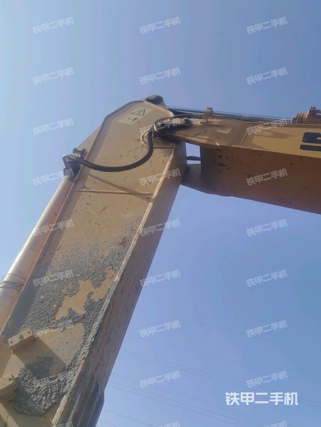 小臂整体右前(工作和回转装置) 小臂整体右前(工作和回转装置)