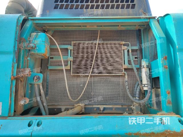 散熱器正面(大件艙室) 散熱器正面(大件艙室)