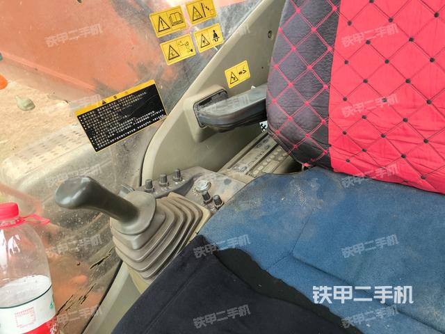 座椅左侧控制台/音响/含左手柄（驾驶室部分）