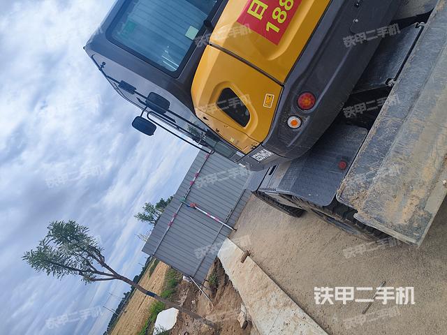 驾驶室顶部（整机外观）