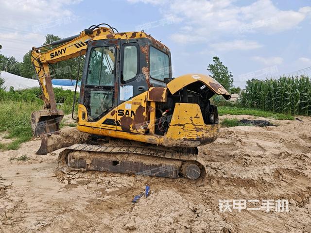 驾驶室整体(整机外观) 驾驶室整体(整机外观)