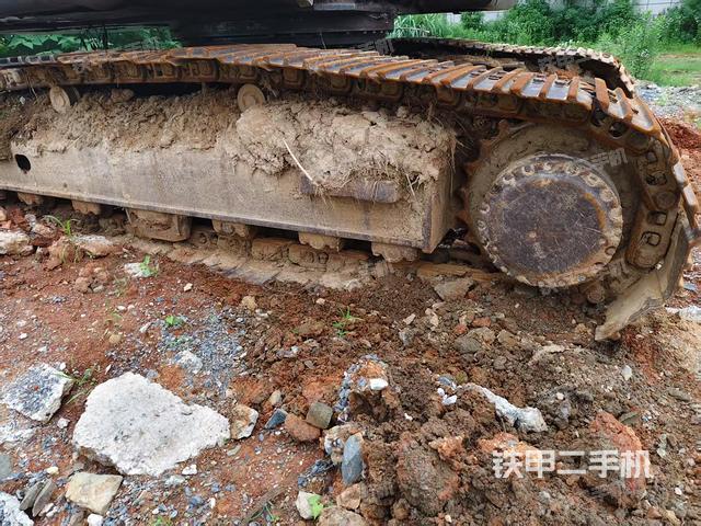 單側(cè)履帶整體(整機(jī)外觀) 單側(cè)履帶整體(整機(jī)外觀)