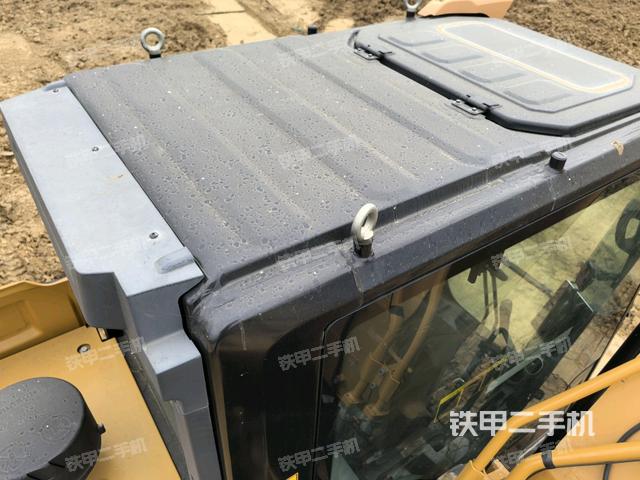 驾驶室顶部（整机外观）