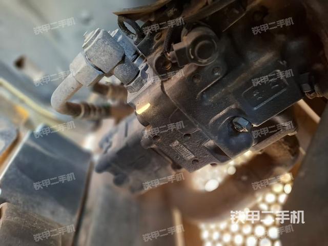 液压泵舱室正面整体(整机外观) 液压泵舱室正面整体(整机外观)