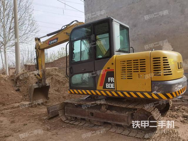 驾驶室顶部(整机外观) 驾驶室顶部(整机外观)