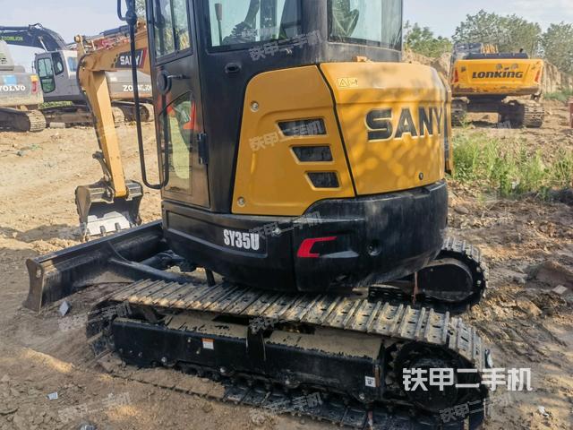 驾驶室顶部(整机外观) 驾驶室顶部(整机外观)