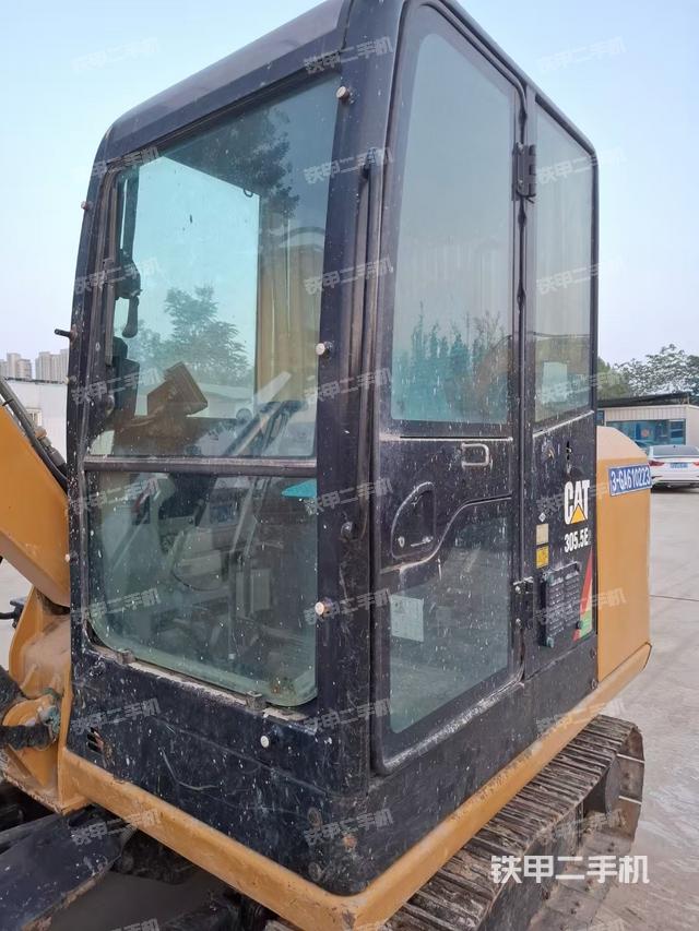 驾驶室整体(整机外观) 驾驶室整体(整机外观)