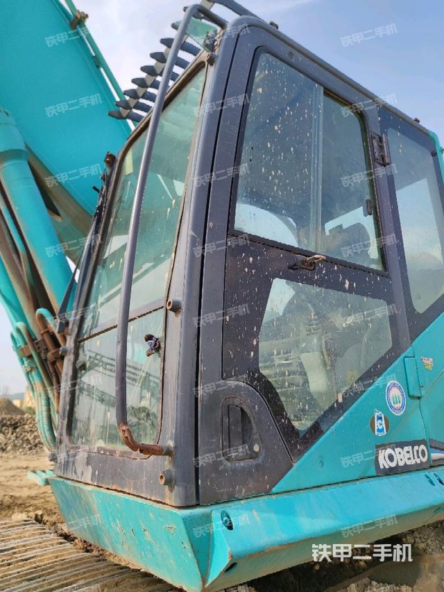 駕駛室左前45度(駕駛室部分) 駕駛室左前45度(駕駛室部分)