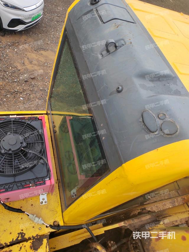 駕駛室頂部（整機外觀）