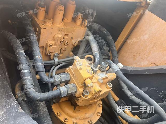 回转马达和主控阀（整机外观）