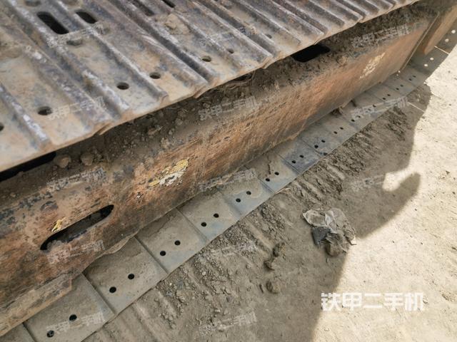 单侧履带整体(整机外观) 单侧履带整体(整机外观)