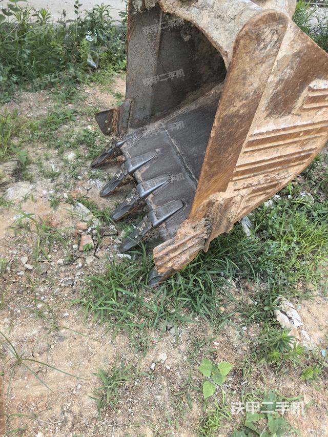 鏟斗右后整體(工作和回轉裝置) 鏟斗右后整體(工作和回轉裝置)