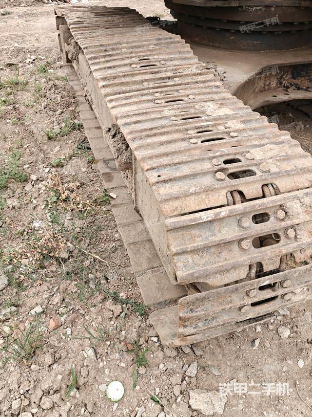 单侧履带整体(整机外观) 单侧履带整体(整机外观)