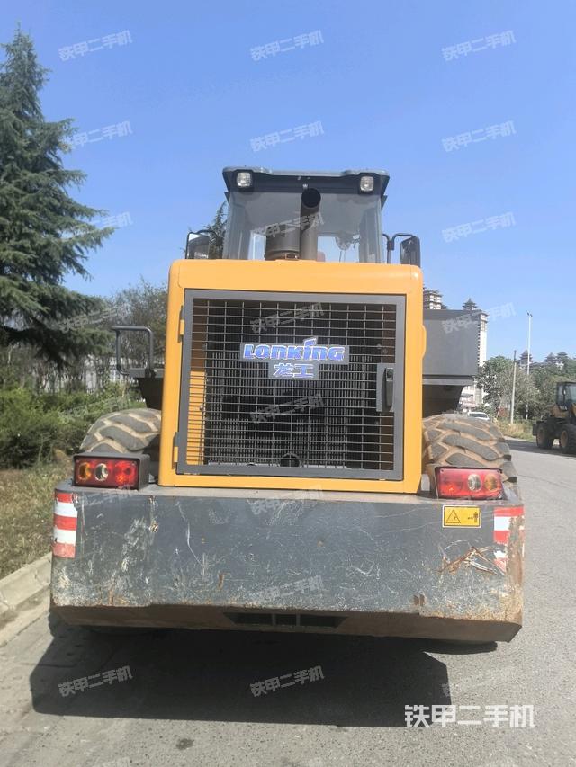 正后方(整機(jī)外觀) 正后方(整機(jī)外觀)