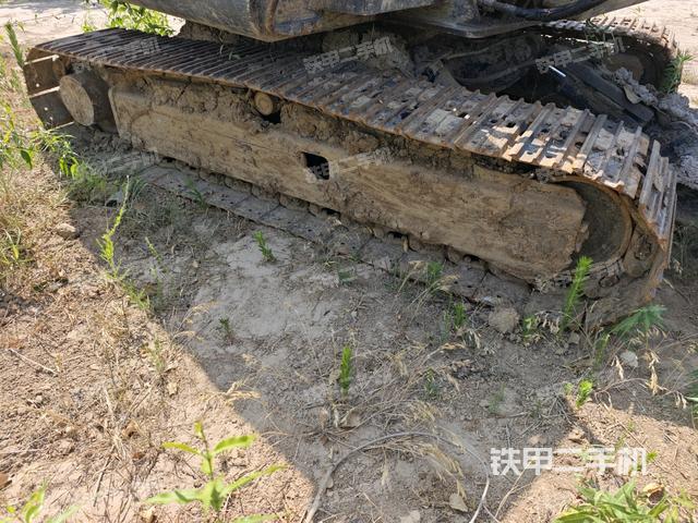 单侧履带整体(整机外观) 单侧履带整体(整机外观)